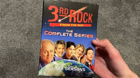  Third Rock from the Sun: Yaratıkların İncelediği Absürt ve Komik Bir Dünya!