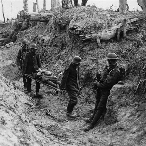 The Battle of the Somme ile Savaşın Vahşeti ve İnsan Dramı!