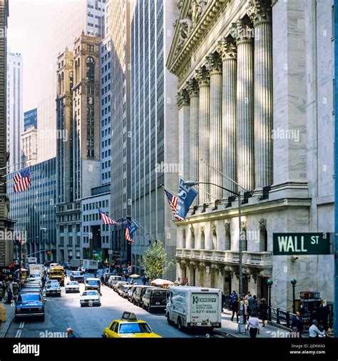 Wall Street! Bir 1980'lerin Finans Dünyası Hikayesi İle Hırs ve İhanetin Göz Kamaştırıcı Portresi!